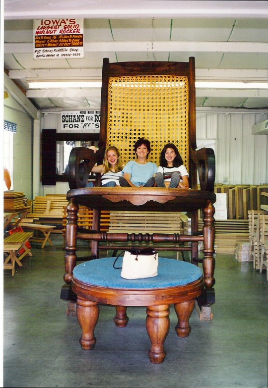 BigChair-MomKellyKatie