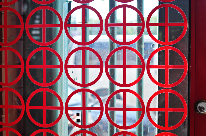Red design on front door of Lao Sze Chuan